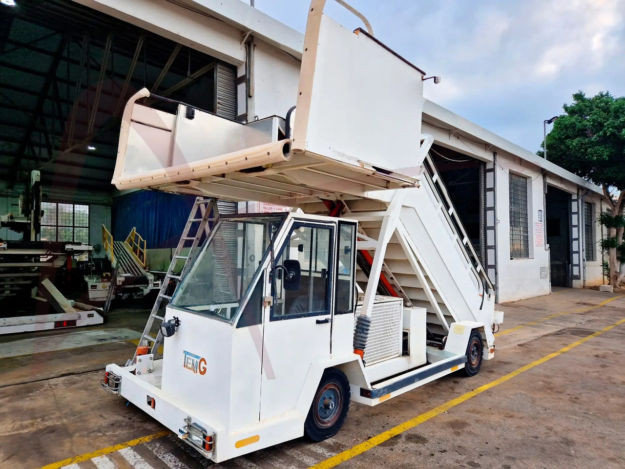 TEMG TG-2244 - מדרגות נוסעים: תמונה 1 TEMG TG-2244 - מדרגות נוסעים: תמונה 1