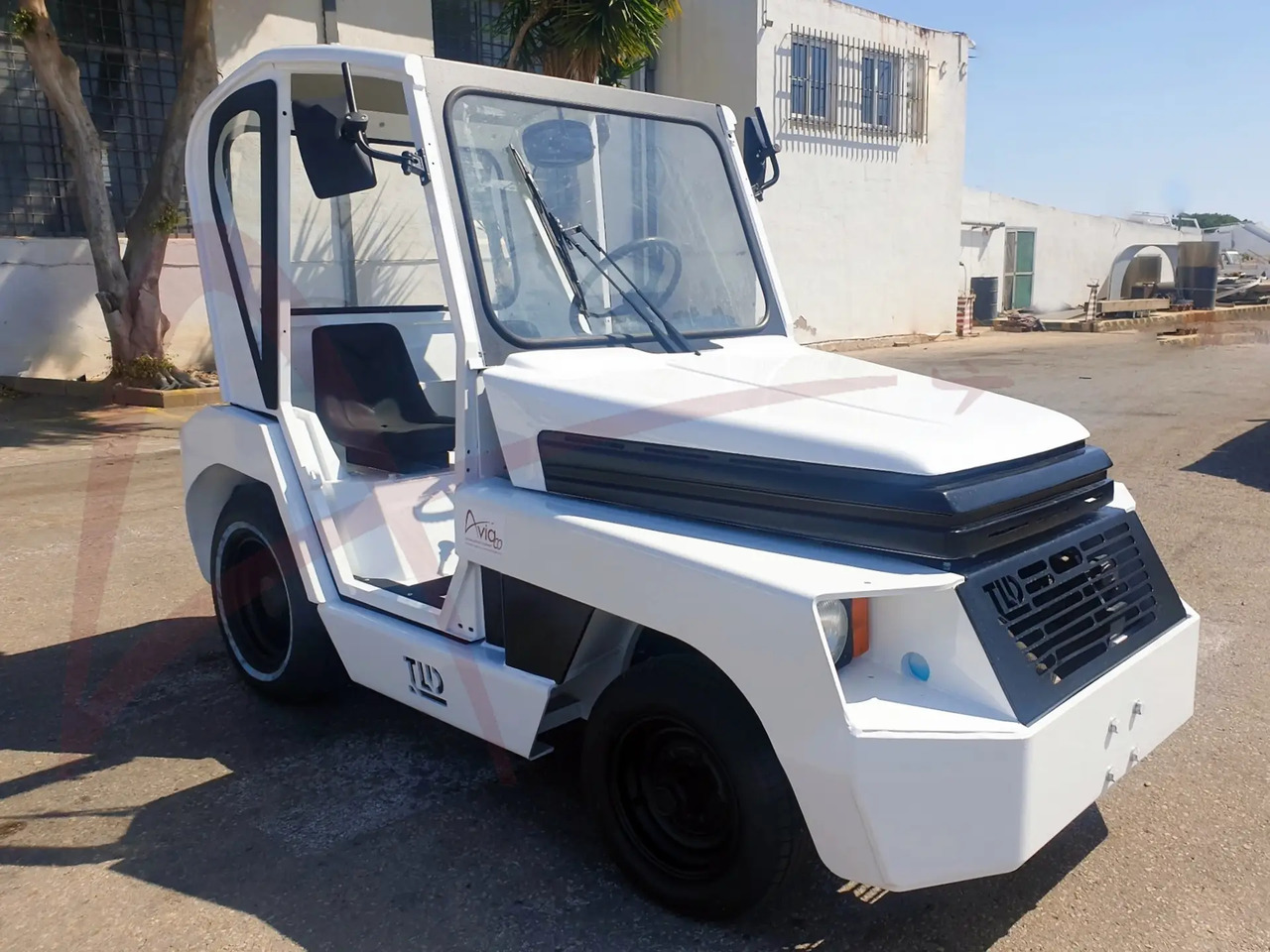 TLD TMX-20 - טרקטור כבודה: תמונה 2 TLD TMX-20 - טרקטור כבודה: תמונה 2
