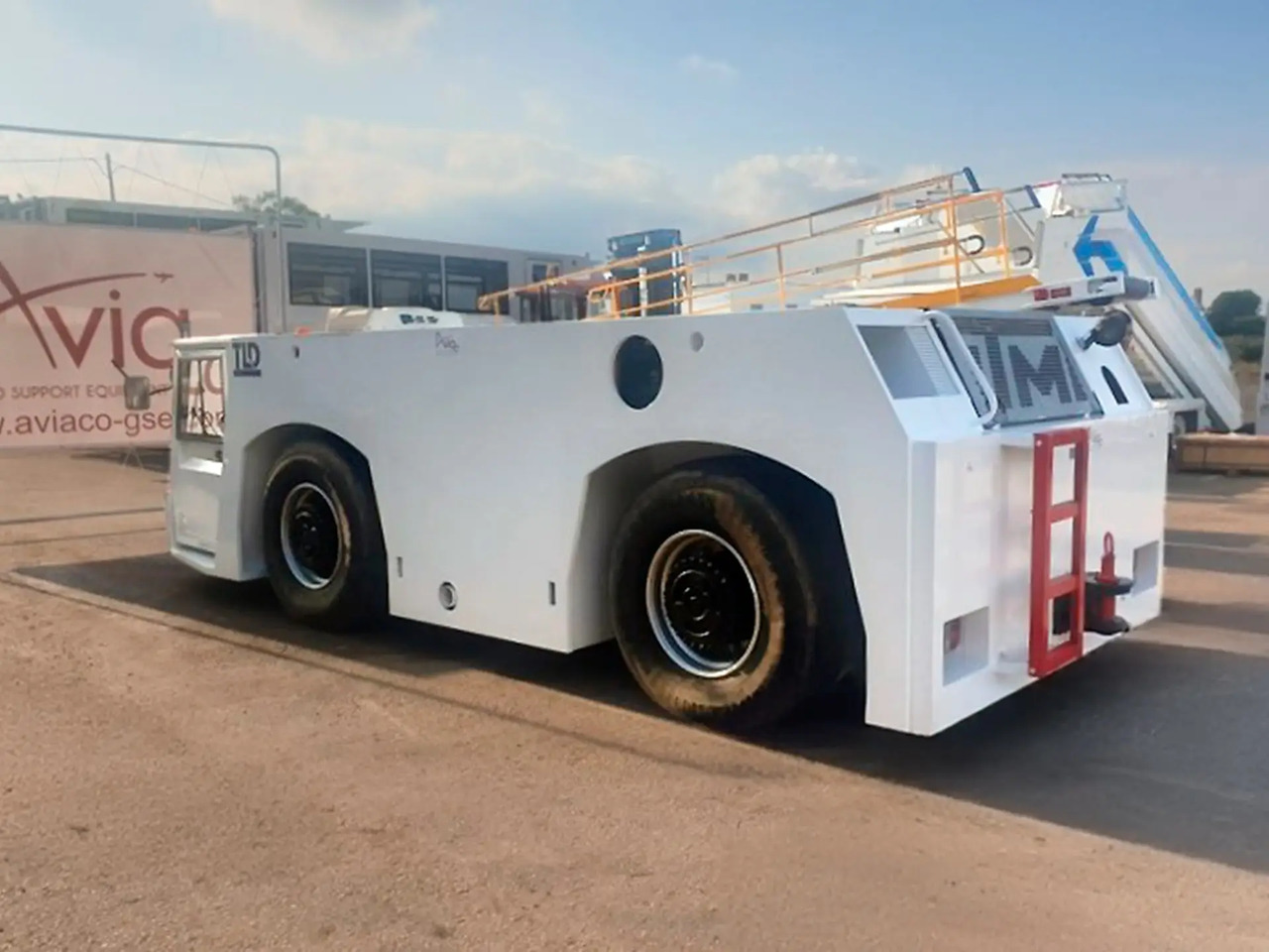 TLD TMX-400 - טרקטור דחיפה לאחור: תמונה 3 TLD TMX-400 - טרקטור דחיפה לאחור: תמונה 3