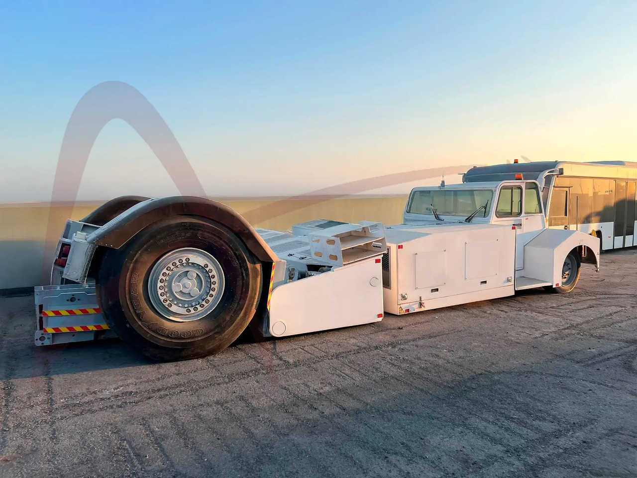 TLD TPX-500 - טרקטור דחיפה לאחור: תמונה 1 TLD TPX-500 - טרקטור דחיפה לאחור: תמונה 1