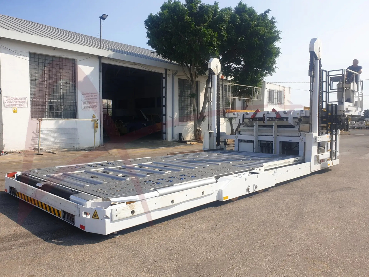 TREPEL CHAMP 140 - מעמיס מטען למטוסים: תמונה 2 TREPEL CHAMP 140 - מעמיס מטען למטוסים: תמונה 2