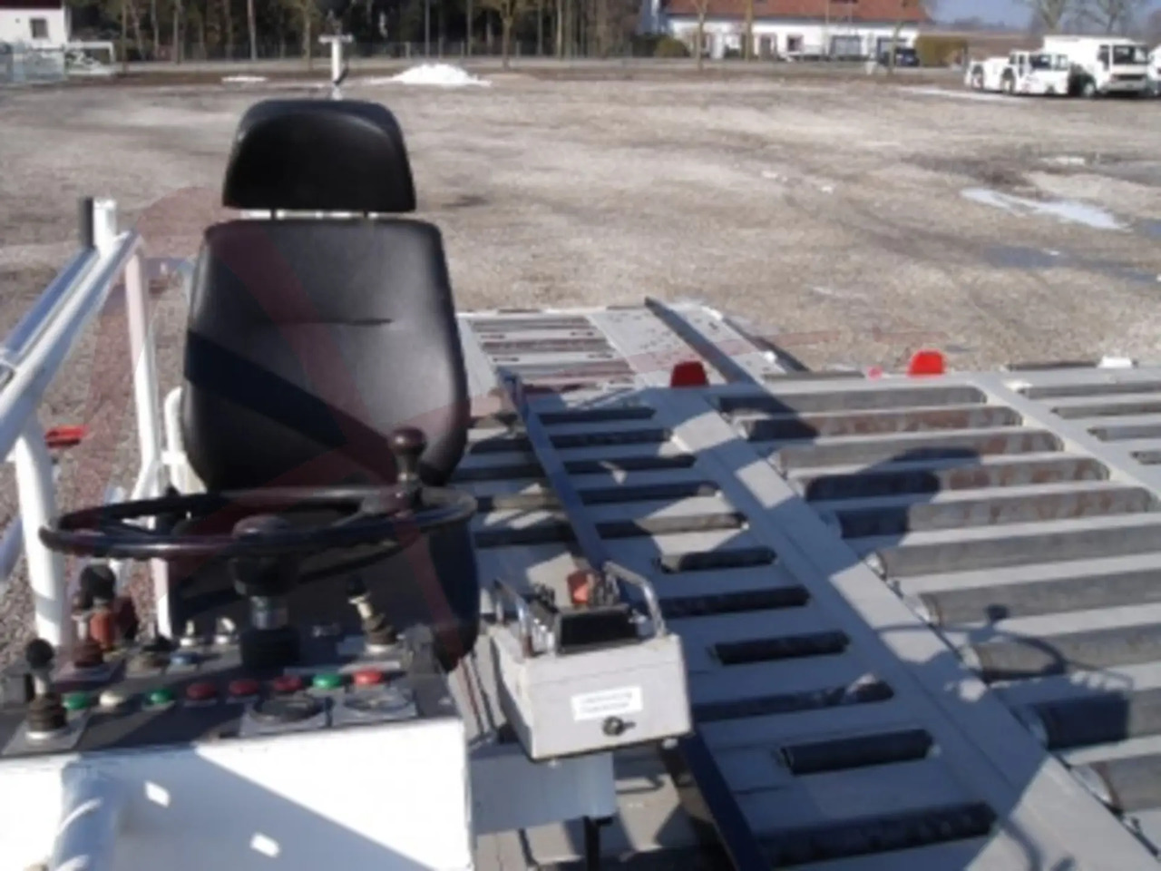 TREPEL PCL200/56 - מעמיס מטען למטוסים: תמונה 3 TREPEL PCL200/56 - מעמיס מטען למטוסים: תמונה 3