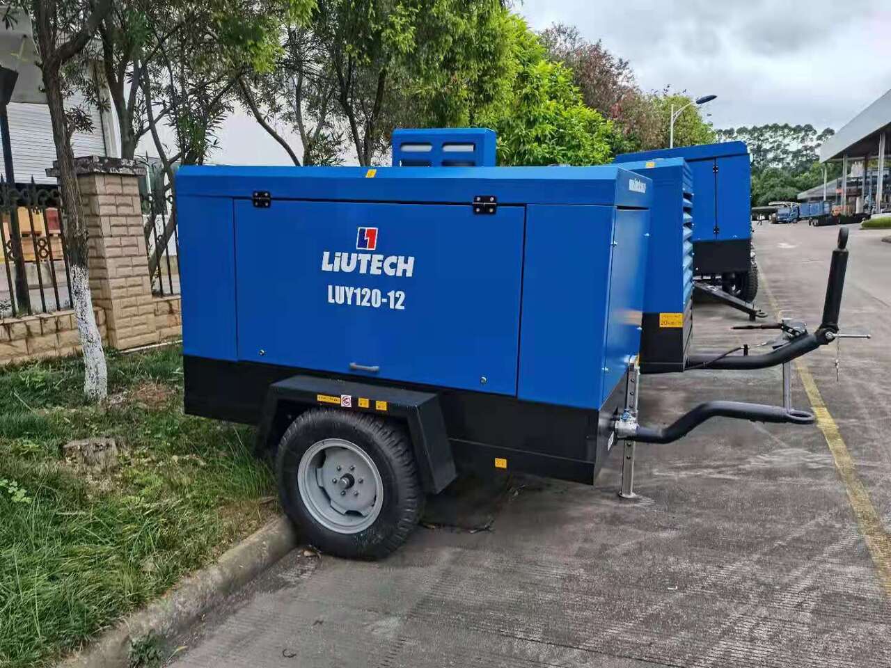 Liutech 120-12 424CFM 12Bar Portable Screw Diesel - מדחס אוויר: תמונה 1 Liutech 120-12 424CFM 12Bar Portable Screw Diesel - מדחס אוויר: תמונה 1