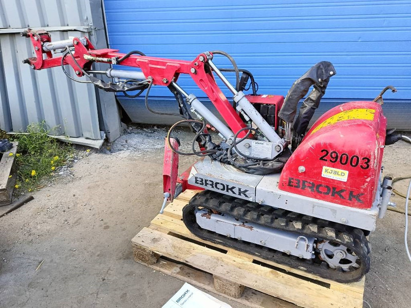 Brokk mini cut 40 demolition robot remote controlled - מחפר סורק: תמונה 2 Brokk mini cut 40 demolition robot remote controlled - מחפר סורק: תמונה 2