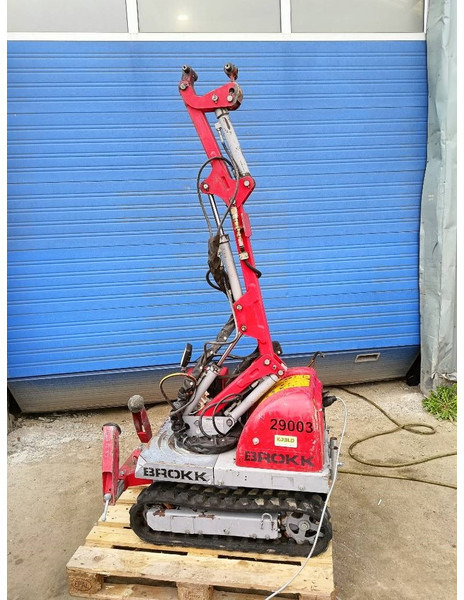 Brokk mini cut 40 demolition robot remote controlled - מחפר סורק: תמונה 3 Brokk mini cut 40 demolition robot remote controlled - מחפר סורק: תמונה 3