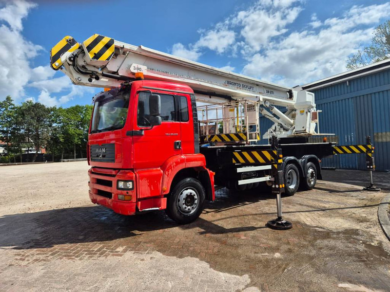 Bronto skylift 28-2T1 28 m hi lift hoogwerker MAN TGA 26. - פלטפורמה אווירית מותקנת על משאית: תמונה 3 Bronto skylift 28-2T1 28 m hi lift hoogwerker MAN TGA 26. - פלטפורמה אווירית מותקנת על משאית: תמונה 3