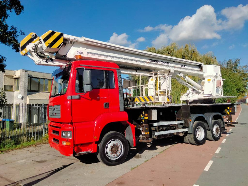 Bronto skylift 28-2T1 28 m hi lift hoogwerker MAN TGA 26. - פלטפורמה אווירית מותקנת על משאית: תמונה 1 Bronto skylift 28-2T1 28 m hi lift hoogwerker MAN TGA 26. - פלטפורמה אווירית מותקנת על משאית: תמונה 1