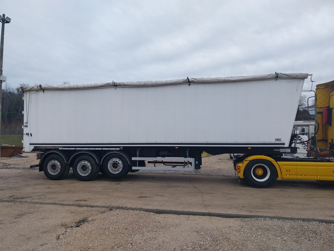 BODEX 55m3 - סמיטריילר עם מזהיר: תמונה 3 BODEX 55m3 - סמיטריילר עם מזהיר: תמונה 3