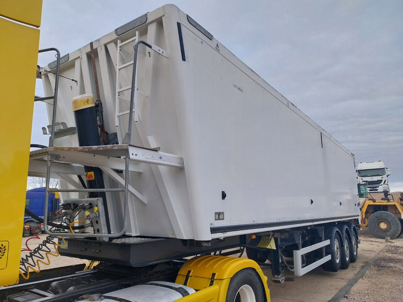 BODEX 55m3 - סמיטריילר עם מזהיר: תמונה 5 BODEX 55m3 - סמיטריילר עם מזהיר: תמונה 5