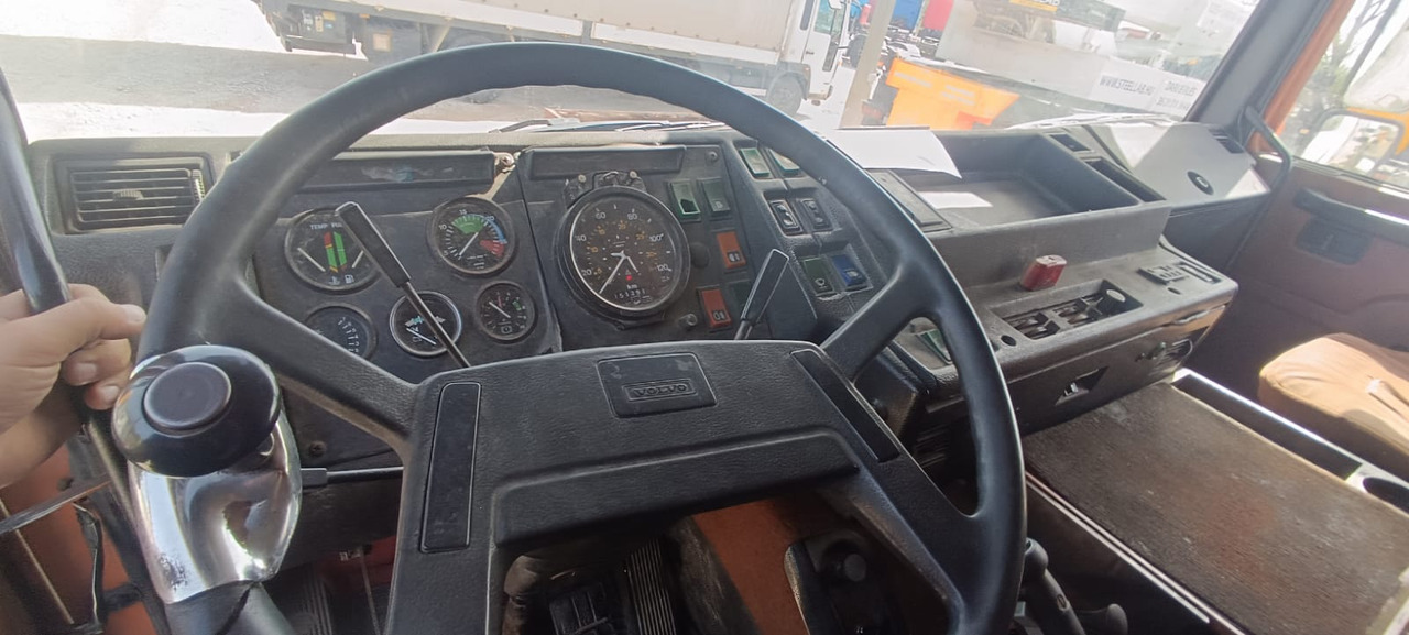 VOLVO F10 - משאית: תמונה 5 VOLVO F10 - משאית: תמונה 5