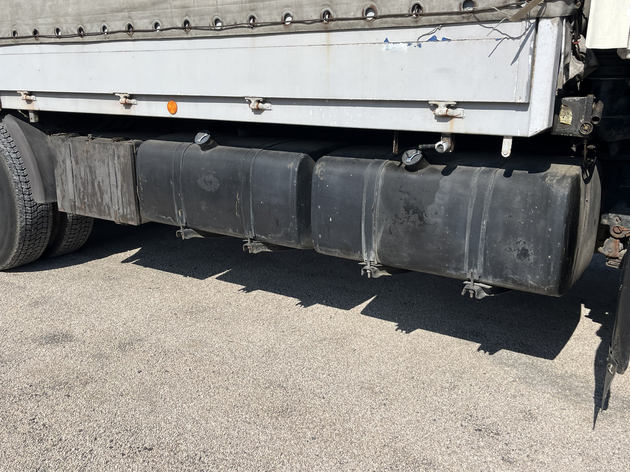 VOLVO F10 - משאית: תמונה 3 VOLVO F10 - משאית: תמונה 3