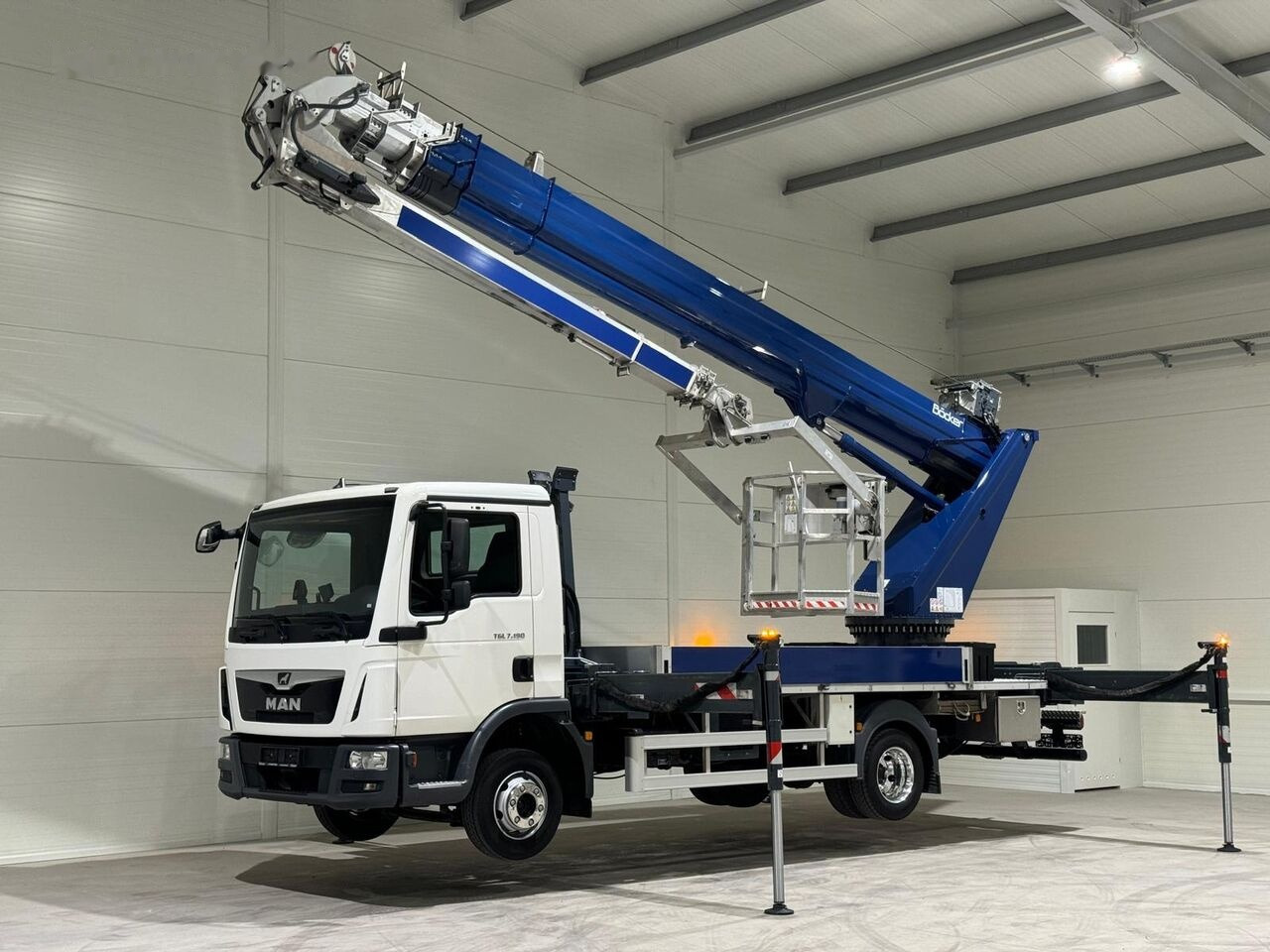 MAN Böcker AK 37/4000 on chassis - עגורן נייד: תמונה 1 MAN Böcker AK 37/4000 on chassis - עגורן נייד: תמונה 1