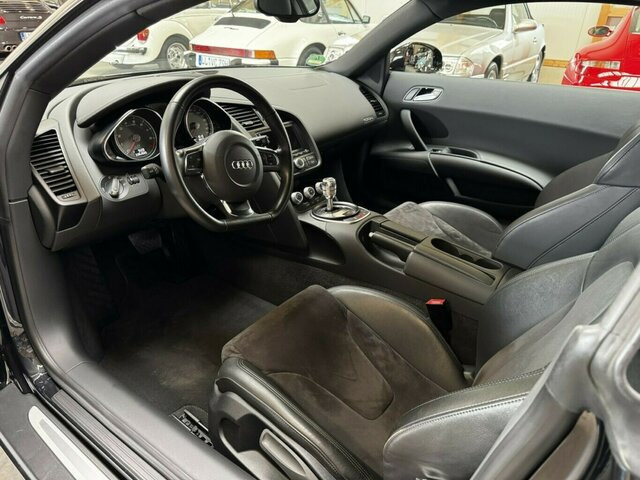 AUDI R8 4.2 FSI V8 quattro Coupé Neuzustand - מכונית: תמונה 4 AUDI R8 4.2 FSI V8 quattro Coupé Neuzustand - מכונית: תמונה 4