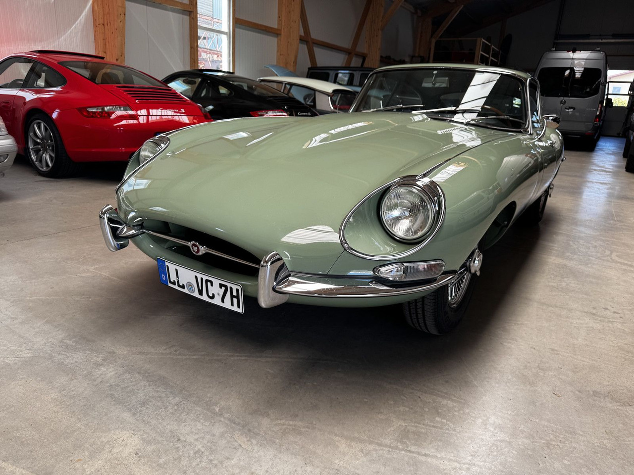 Jaguar E-Type 4.2 Litre Serie 1.5 FHC - מכונית: תמונה 2 Jaguar E-Type 4.2 Litre Serie 1.5 FHC - מכונית: תמונה 2