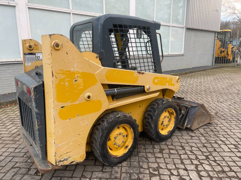 Gehl 3840 E 2015 - מעמיס היגוי החלקה: תמונה 4 Gehl 3840 E 2015 - מעמיס היגוי החלקה: תמונה 4