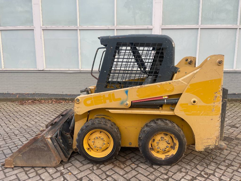 Gehl 3840 E 2015 - מעמיס היגוי החלקה: תמונה 1 Gehl 3840 E 2015 - מעמיס היגוי החלקה: תמונה 1