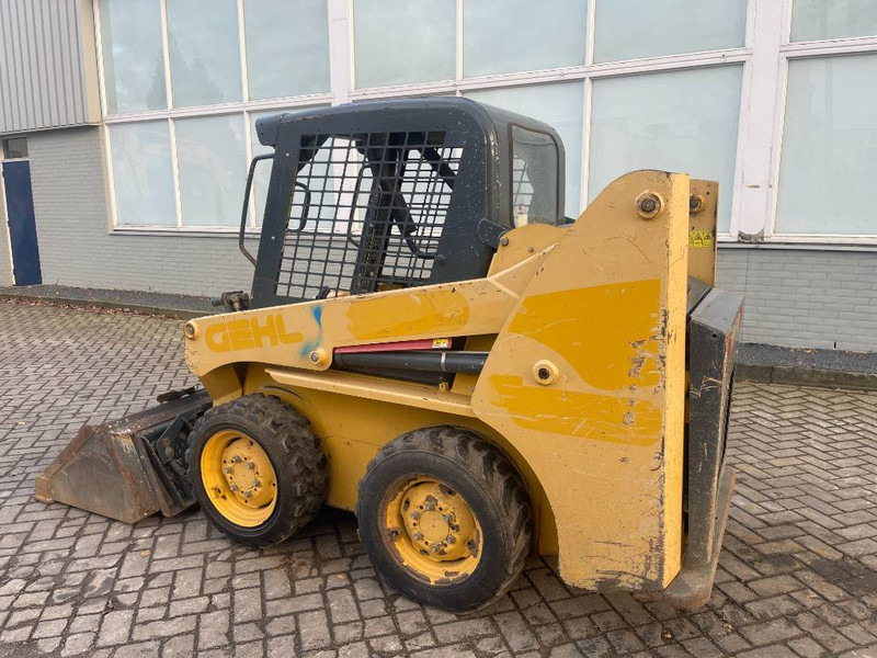 Gehl 3840 E 2015 - מעמיס היגוי החלקה: תמונה 3 Gehl 3840 E 2015 - מעמיס היגוי החלקה: תמונה 3