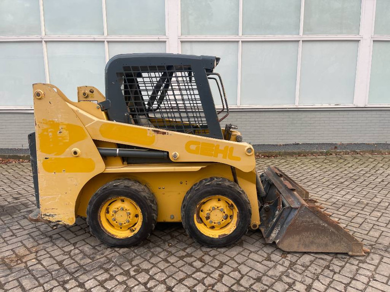 Gehl 3840 E 2015 - מעמיס היגוי החלקה: תמונה 5 Gehl 3840 E 2015 - מעמיס היגוי החלקה: תמונה 5
