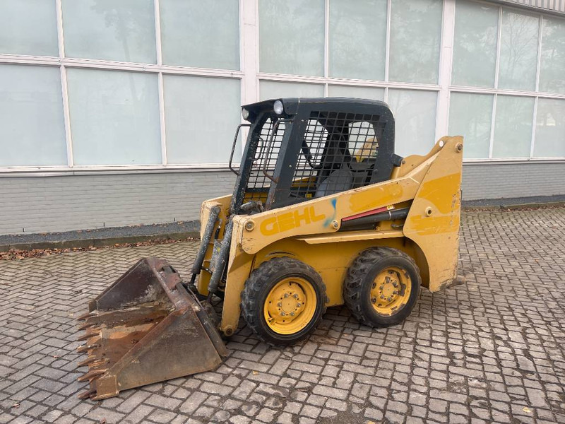 Gehl 3840 E 2015 - מעמיס היגוי החלקה: תמונה 2 Gehl 3840 E 2015 - מעמיס היגוי החלקה: תמונה 2