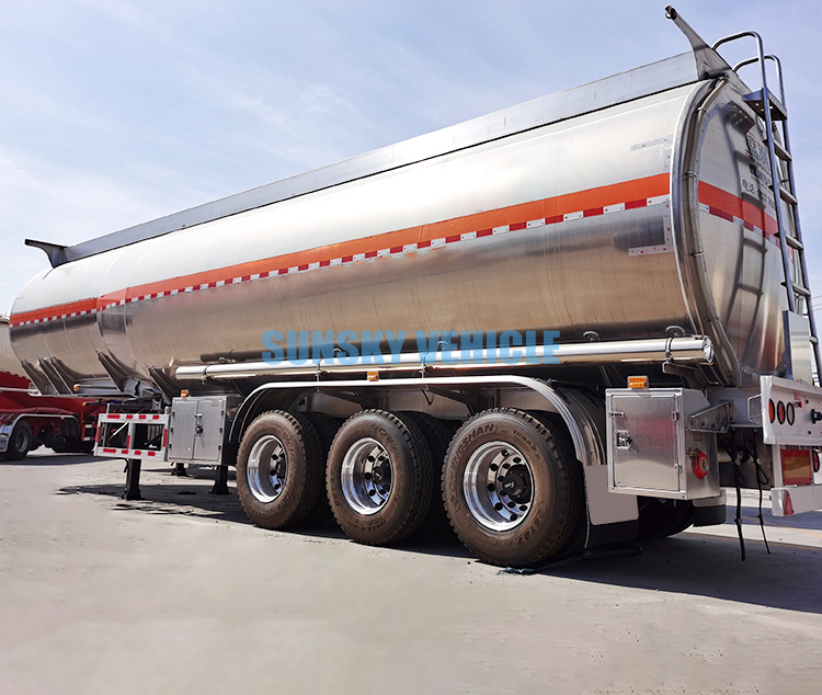 SUNSKY Fuel Tank Trailer - סמיטריילר מכל: תמונה 5 SUNSKY Fuel Tank Trailer - סמיטריילר מכל: תמונה 5