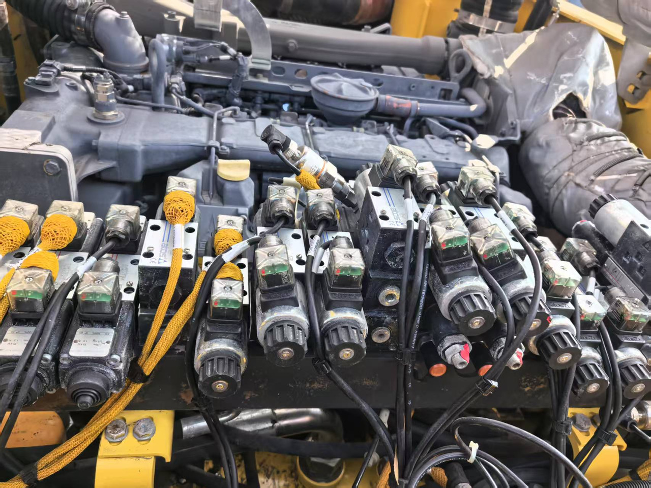 BOMAG Second Hand Asphalt Milling Machine BM2000/60 Asphalt Cold Milling Machine Price - מקצועה חשמלית קרה: תמונה 3 BOMAG Second Hand Asphalt Milling Machine BM2000/60 Asphalt Cold Milling Machine Price - מקצועה חשמלית קרה: תמונה 3