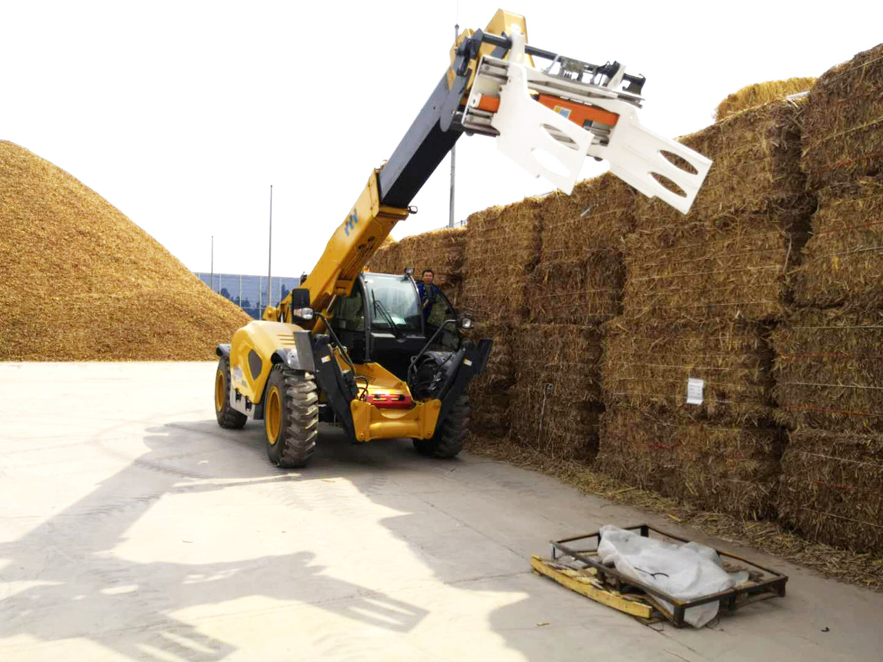 XCMG Certified Used 4.5t Small Telescopic Boom Telehandler Forklift Xc6-1056vn - מפעיל טלסקופי: תמונה 4 XCMG Certified Used 4.5t Small Telescopic Boom Telehandler Forklift Xc6-1056vn - מפעיל טלסקופי: תמונה 4