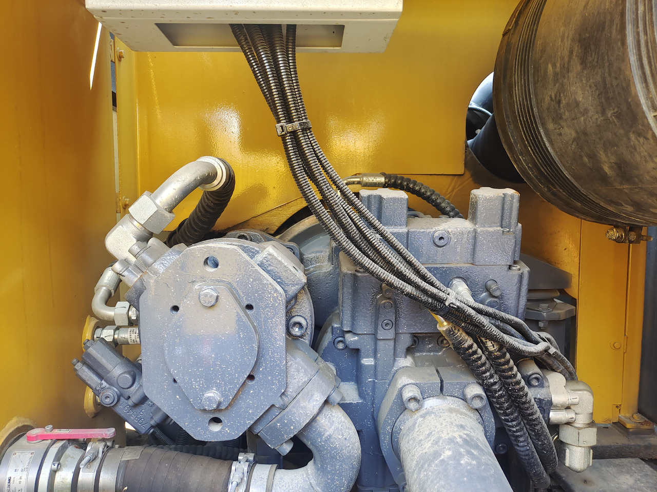 XCMG Construction Machinery XR320D Used Drill Machine 90m Depth Rotary Drilling Rig with Hammer - אסדת קידוח: תמונה 5 XCMG Construction Machinery XR320D Used Drill Machine 90m Depth Rotary Drilling Rig with Hammer - אסדת קידוח: תמונה 5