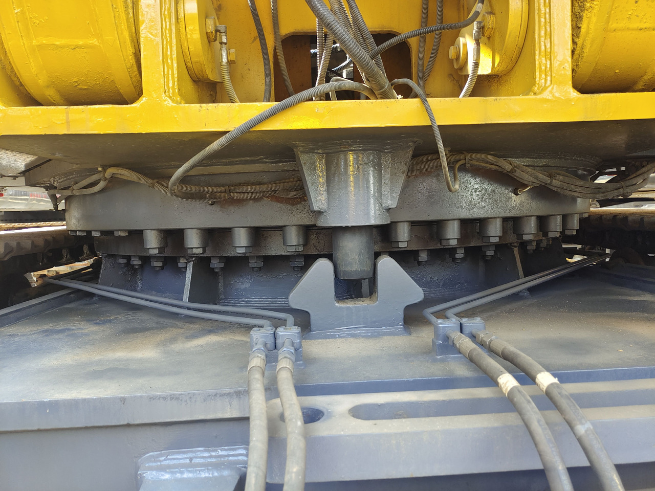 XCMG Construction Machinery XR320D Used Drill Machine 90m Depth Rotary Drilling Rig with Hammer - אסדת קידוח: תמונה 4 XCMG Construction Machinery XR320D Used Drill Machine 90m Depth Rotary Drilling Rig with Hammer - אסדת קידוח: תמונה 4