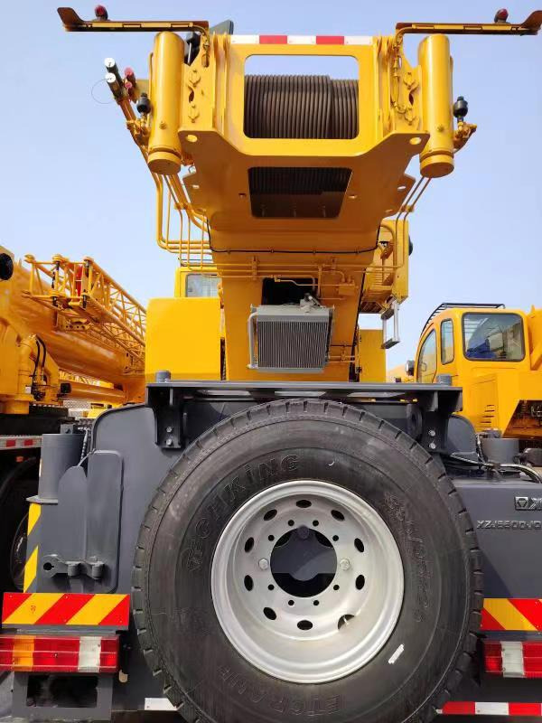 XCMG Factory 180 Ton Used QY180K5C Telescopic Boom Truck Mounted Crane Price List - עגורן נייד: תמונה 4 XCMG Factory 180 Ton Used QY180K5C Telescopic Boom Truck Mounted Crane Price List - עגורן נייד: תמונה 4