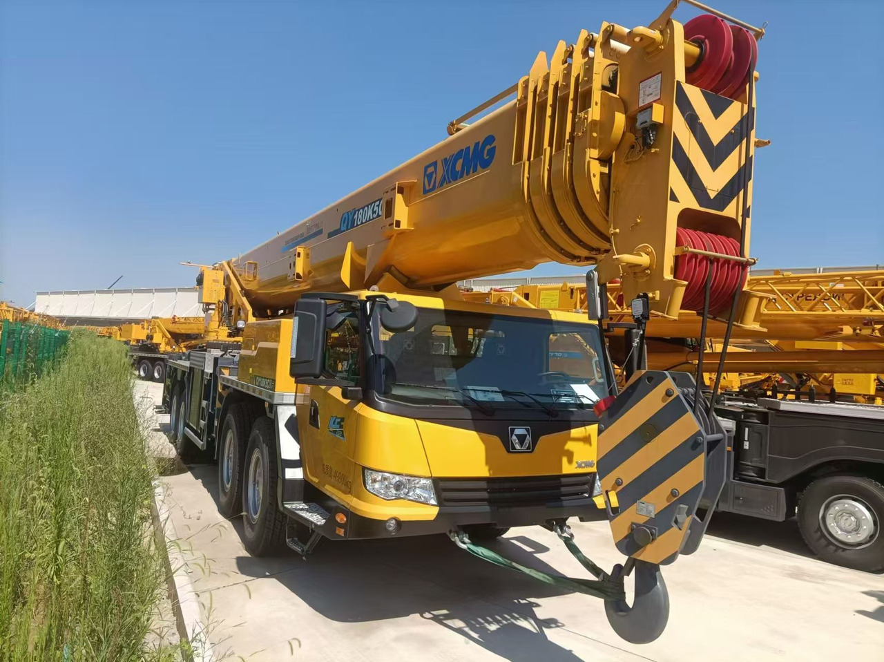 XCMG Factory 180 Ton Used QY180K5C Telescopic Boom Truck Mounted Crane Price List - עגורן נייד: תמונה 2 XCMG Factory 180 Ton Used QY180K5C Telescopic Boom Truck Mounted Crane Price List - עגורן נייד: תמונה 2