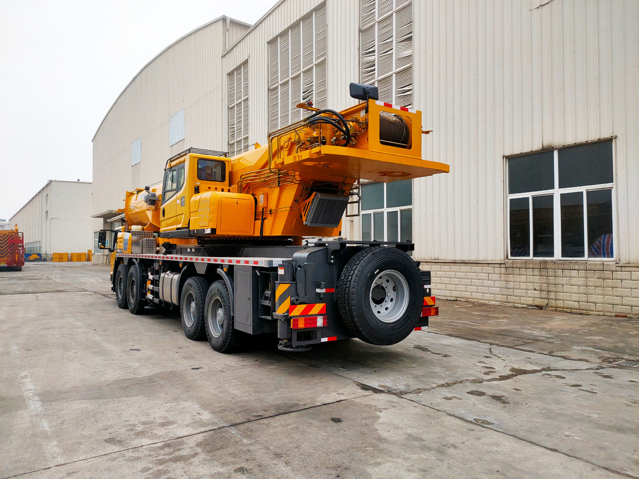 XCMG Factory Hydraulic Crane Telescopic Boom XCT100L7_1 Used 100 Ton Truck Crane For Sale - עגורן נייד: תמונה 3 XCMG Factory Hydraulic Crane Telescopic Boom XCT100L7_1 Used 100 Ton Truck Crane For Sale - עגורן נייד: תמונה 3