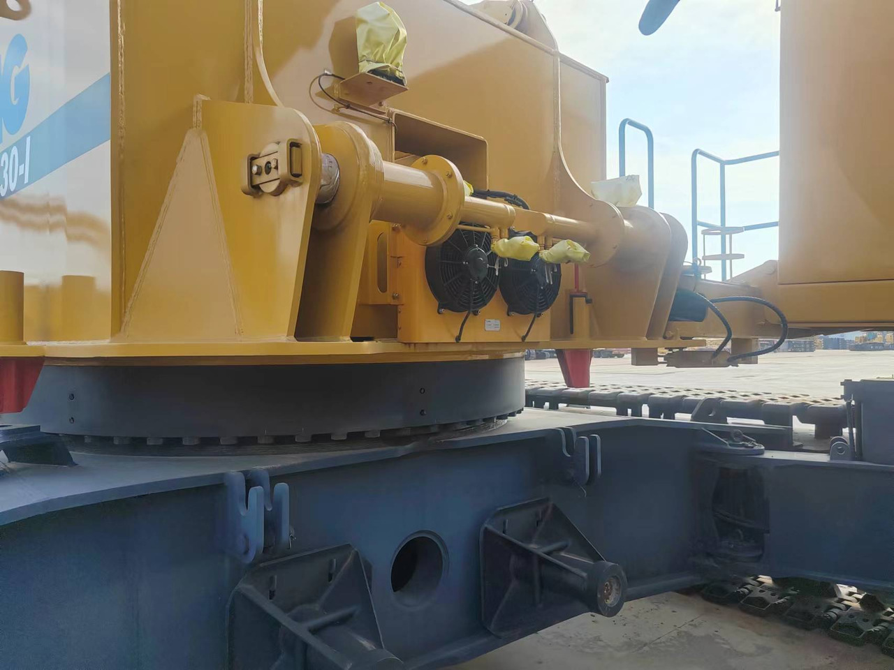 XCMG Officail Used Hydraulic Crane 130 Ton XGC130-I Mobile Crawler Crane For Sale - עגורן זוחל: תמונה 5 XCMG Officail Used Hydraulic Crane 130 Ton XGC130-I Mobile Crawler Crane For Sale - עגורן זוחל: תמונה 5