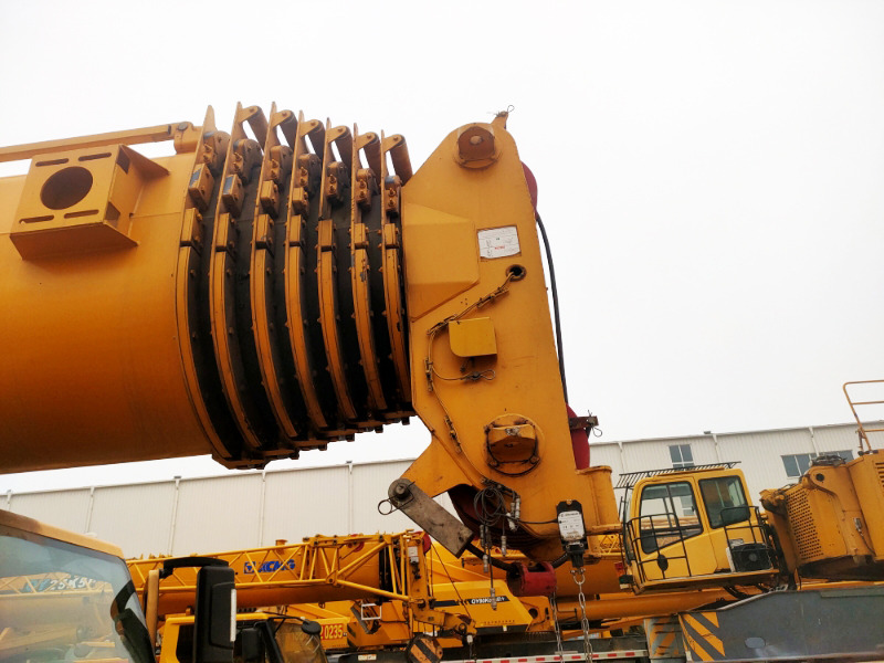 XCMG Official 130t Second Hand All Terrain Mobile Crane XCA130L8C Hydraulic Arm Crane Price List - עגורן לכל שטח: תמונה 5 XCMG Official 130t Second Hand All Terrain Mobile Crane XCA130L8C Hydraulic Arm Crane Price List - עגורן לכל שטח: תמונה 5