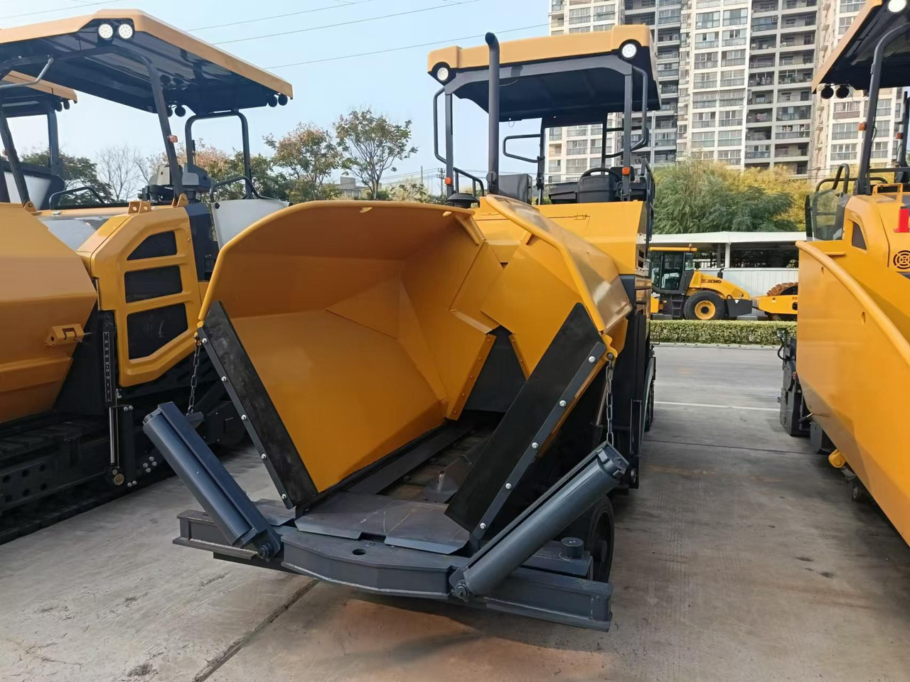 XCMG Official Road Machinery Used Asphalt Paver RP453L 3.4m Small Asphalt Paver Price - מרצף אספלט: תמונה 5 XCMG Official Road Machinery Used Asphalt Paver RP453L 3.4m Small Asphalt Paver Price - מרצף אספלט: תמונה 5