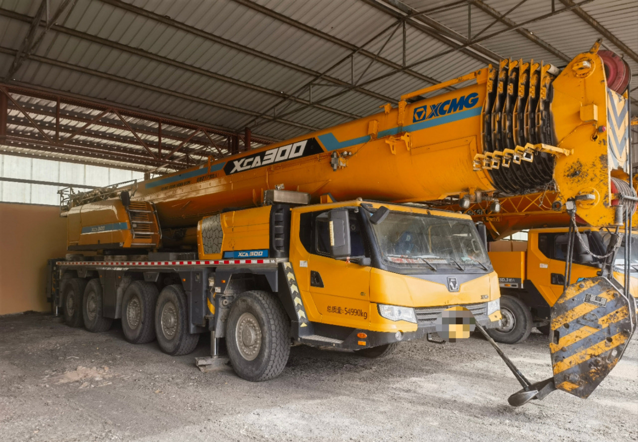XCMG Official Second Hand 220 Ton Mobile Crane XCA220 Lifting All Terrain Crane Cheap Price - עגורן לכל שטח: תמונה 2 XCMG Official Second Hand 220 Ton Mobile Crane XCA220 Lifting All Terrain Crane Cheap Price - עגורן לכל שטח: תמונה 2
