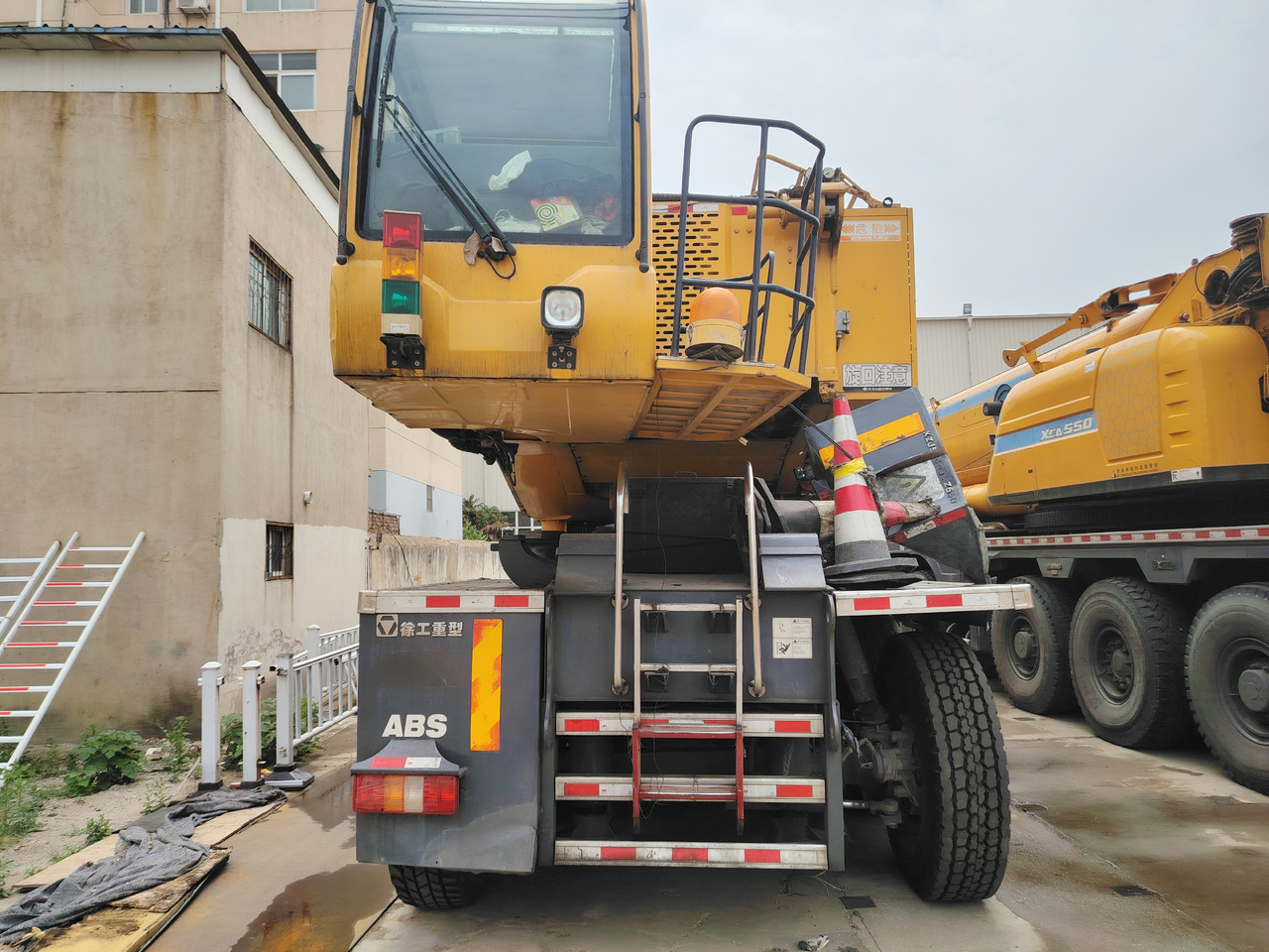 XCMG Official Second Hand Construction Big Crane QAY650A 650 Tons All Terrain Cranes With Good Condition - עגורן לכל שטח: תמונה 5 XCMG Official Second Hand Construction Big Crane QAY650A 650 Tons All Terrain Cranes With Good Condition - עגורן לכל שטח: תמונה 5