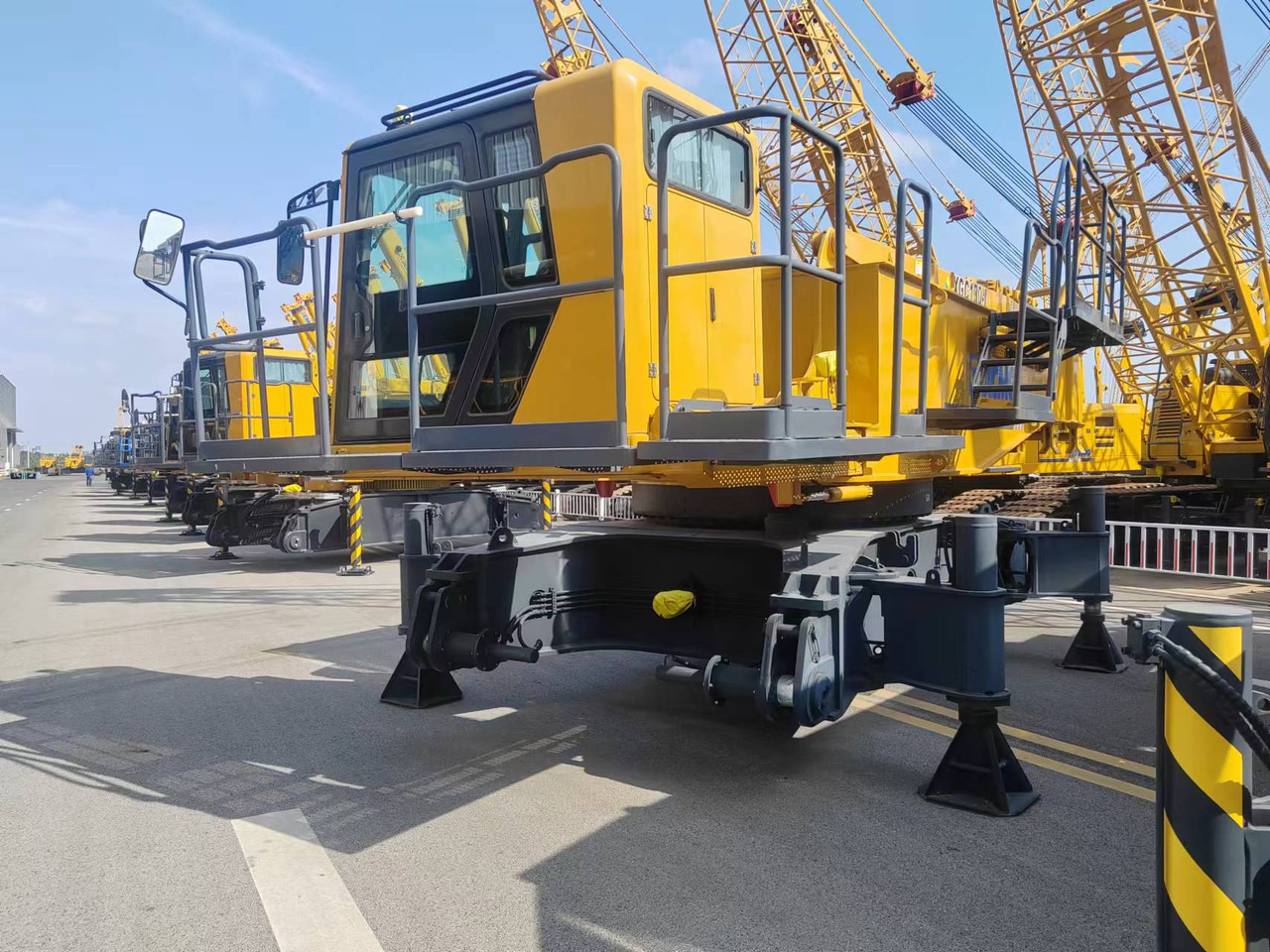 XCMG Official Used Mobile Crawler Crane XGC130-I 130 Ton Hydraulic Diesel Crane Hot Sale - עגורן זוחל: תמונה 2 XCMG Official Used Mobile Crawler Crane XGC130-I 130 Ton Hydraulic Diesel Crane Hot Sale - עגורן זוחל: תמונה 2