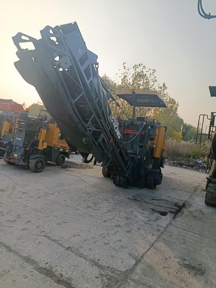 XCMG Official Used Road Asphalt Milling Machine XM1005K Asphalt Cold Planer Machine Price For Sale - מקצועה חשמלית קרה: תמונה 3 XCMG Official Used Road Asphalt Milling Machine XM1005K Asphalt Cold Planer Machine Price For Sale - מקצועה חשמלית קרה: תמונה 3