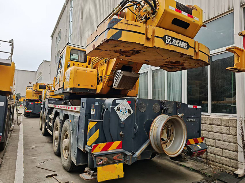 XCMG XCT80L6 80ton Mobile used hoist machine Lifting Truck Crane for Sale - עגורן נייד: תמונה 3 XCMG XCT80L6 80ton Mobile used hoist machine Lifting Truck Crane for Sale - עגורן נייד: תמונה 3