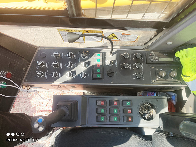 XCMG XGC200 200 tons hydraulic boom used crawler crane 2019 with good condition - עגורן זוחל: תמונה 3 XCMG XGC200 200 tons hydraulic boom used crawler crane 2019 with good condition - עגורן זוחל: תמונה 3