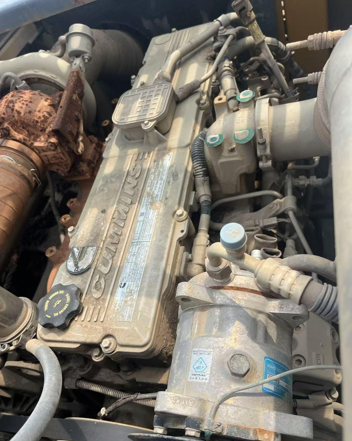 XCMG XR220D mobile crawler rotary drilling rig 25m - אסדת קידוח: תמונה 4 XCMG XR220D mobile crawler rotary drilling rig 25m - אסדת קידוח: תמונה 4