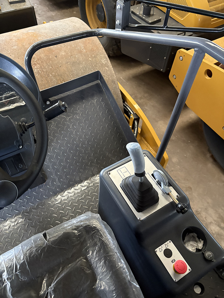 XCMG XS123 12ton used hydraulic road roller price - רולר כביש: תמונה 2 XCMG XS123 12ton used hydraulic road roller price - רולר כביש: תמונה 2