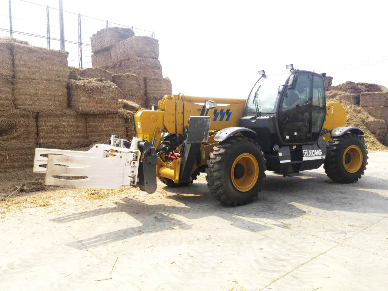 XCMG XTF1256K 5.4ton used diesel forklift loader telehandler for sale - מפעיל טלסקופי: תמונה 2 XCMG XTF1256K 5.4ton used diesel forklift loader telehandler for sale - מפעיל טלסקופי: תמונה 2