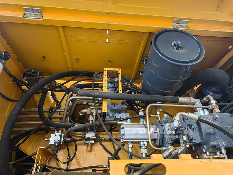 XCMG used XCT110 110ton telescopic boom truck crane mobile for sale - עגורן: תמונה 4 XCMG used XCT110 110ton telescopic boom truck crane mobile for sale - עגורן: תמונה 4