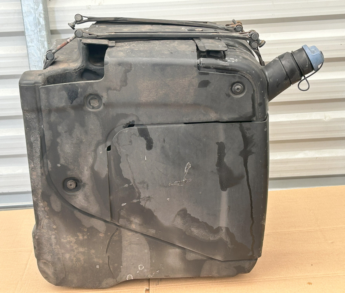 DAF ADBLUE FLUID TANK 90L XF 106 480 - מכל AdBlue: תמונה 1 DAF ADBLUE FLUID TANK 90L XF 106 480 - מכל AdBlue: תמונה 1