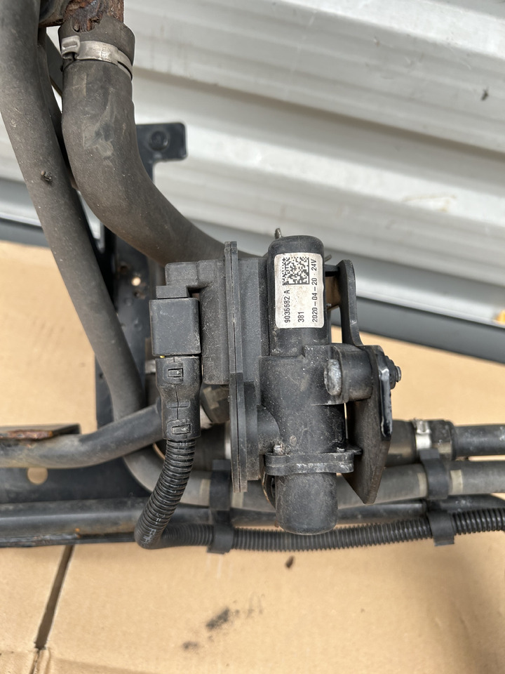 DAF TUBE THREE-WAY VALVE WEBASTO WATER 9036682 - חלק מזגן: תמונה 2 DAF TUBE THREE-WAY VALVE WEBASTO WATER 9036682 - חלק מזגן: תמונה 2