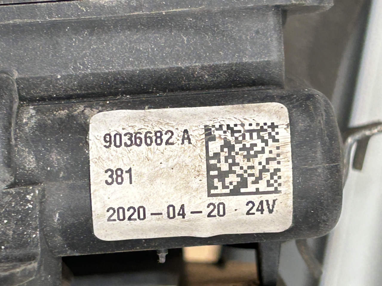DAF TUBE THREE-WAY VALVE WEBASTO WATER 9036682 - חלק מזגן: תמונה 3 DAF TUBE THREE-WAY VALVE WEBASTO WATER 9036682 - חלק מזגן: תמונה 3