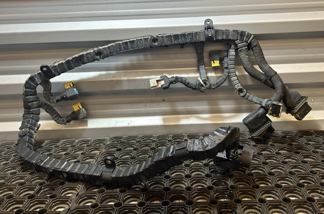 DAF XF 106 480 HARNESS INSTALLATION OF CATALYTIC CONVERTER - כבלים/ רתמת חוט: תמונה 1 DAF XF 106 480 HARNESS INSTALLATION OF CATALYTIC CONVERTER - כבלים/ רתמת חוט: תמונה 1