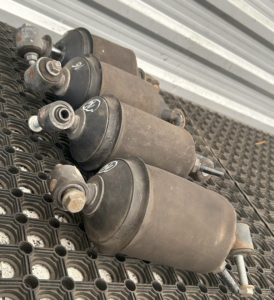 DAF XF 106 CAB SUSPENSION BOOT SET - מתלה תא: תמונה 5 DAF XF 106 CAB SUSPENSION BOOT SET - מתלה תא: תמונה 5