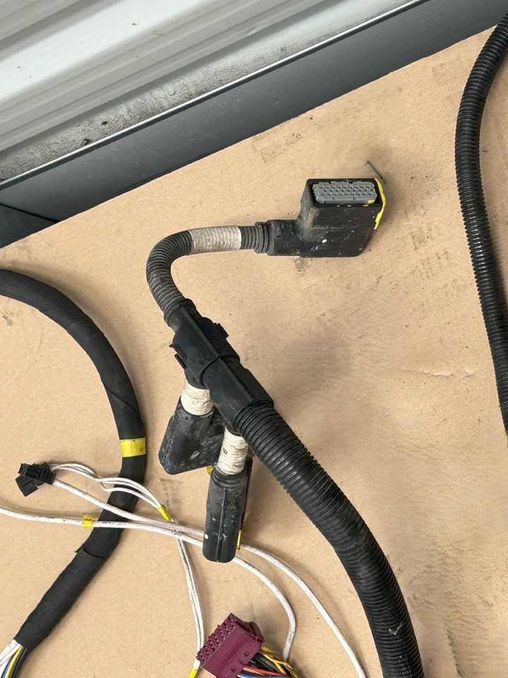 DAF XF 106 TRAILER SOCKET ELECTRICAL HARNESS - כבלים/ רתמת חוט: תמונה 3 DAF XF 106 TRAILER SOCKET ELECTRICAL HARNESS - כבלים/ רתמת חוט: תמונה 3